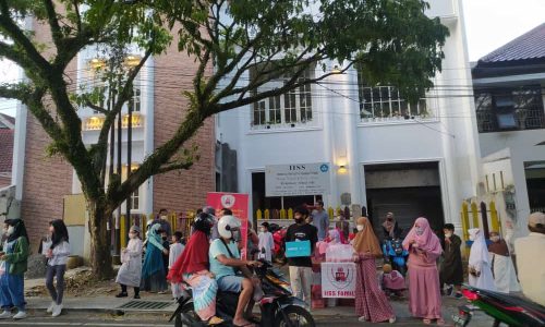 Pondok Ramadhan 2022: IISS Distribute Takjil