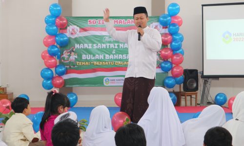 Semarak Hari Santri dan Bulan Bahasa SD IISS Malang 2022